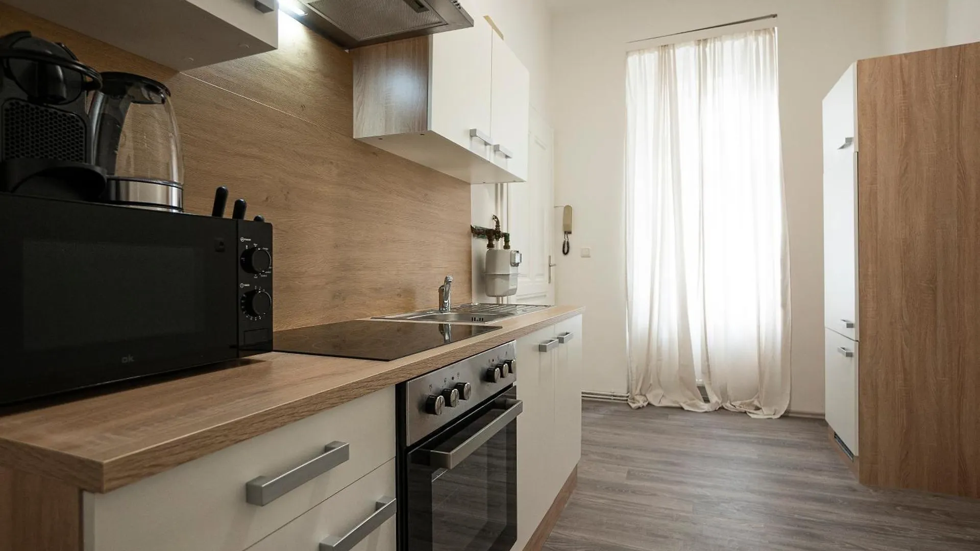 Bright Apartment 15 Min From The City Center Viena 0*,